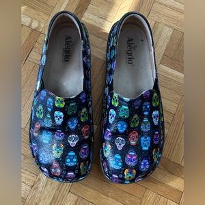 Alegria  skeleton print clogs size 10.5-11